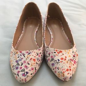 Old Navy Floral Pattern Pointy-Toe Ballet Flats 🌸